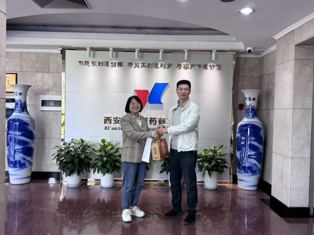 西安海欣制药有限公司为全体员工发放双节福利